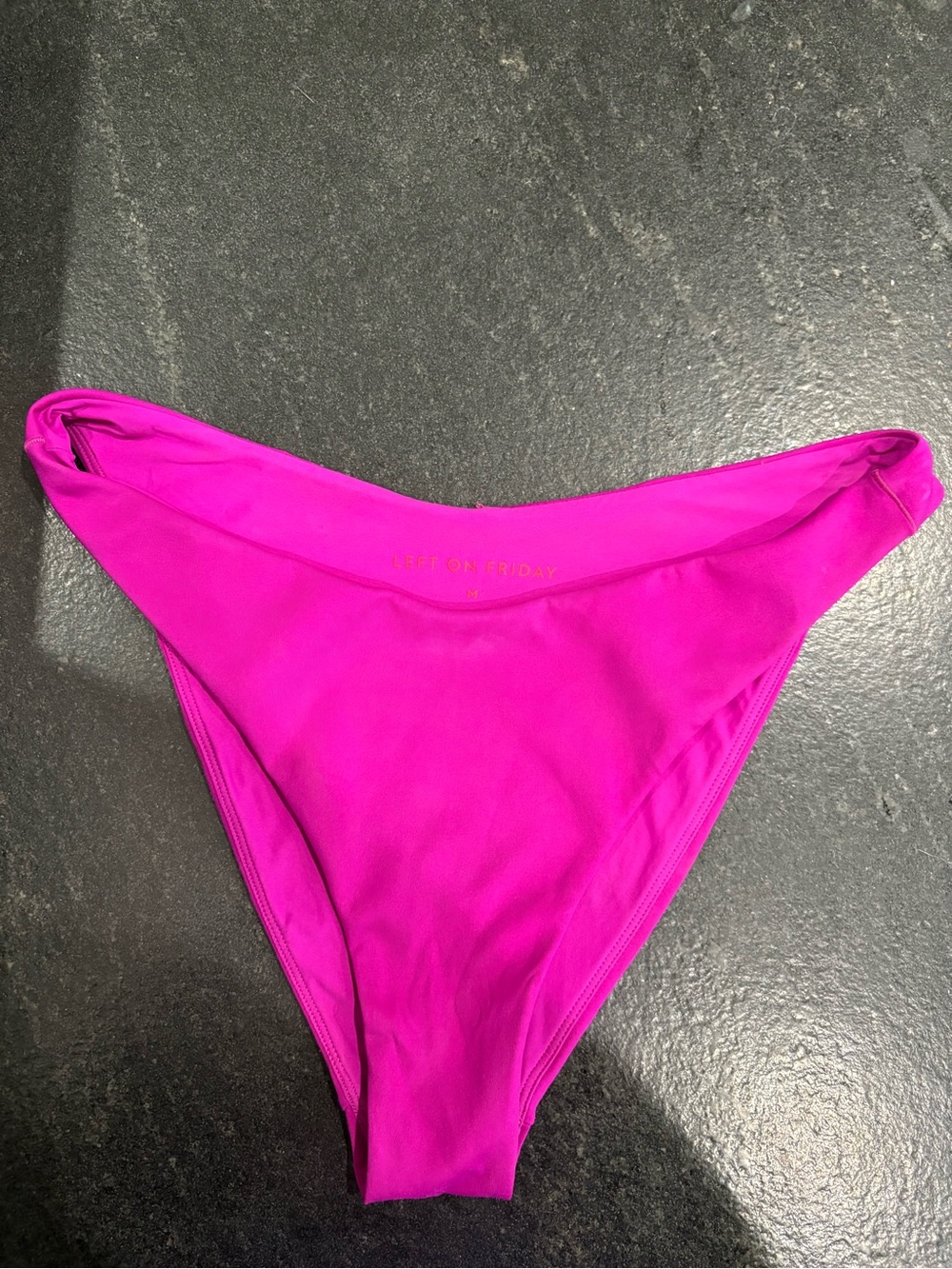 Left On Friday Dip Bikini Bottom Aloha (Magenta)